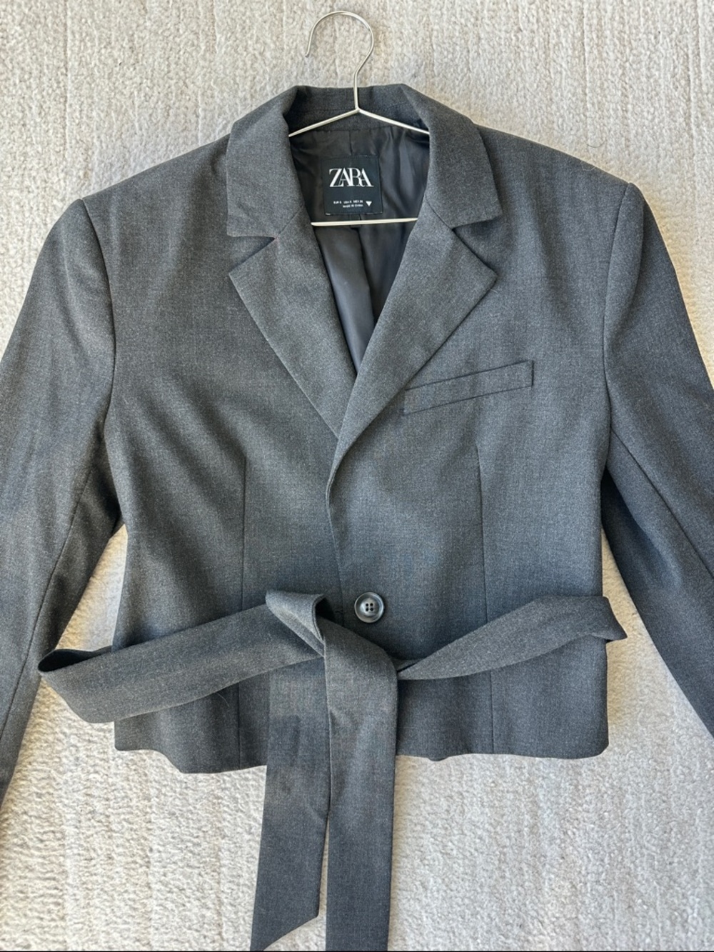 ZARA SUPER CHIC Gray Cropped Tie-Waist Blazer with shoulder pads  (sold out)